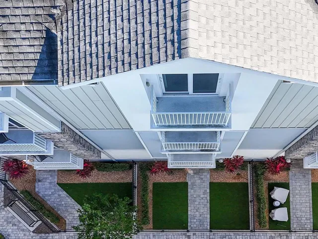 $865,000 | 516 Laurel Park Drive, Sarasota, FL 34236