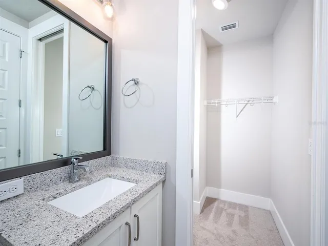 $865,000 | 516 Laurel Park Drive, Sarasota, FL 34236