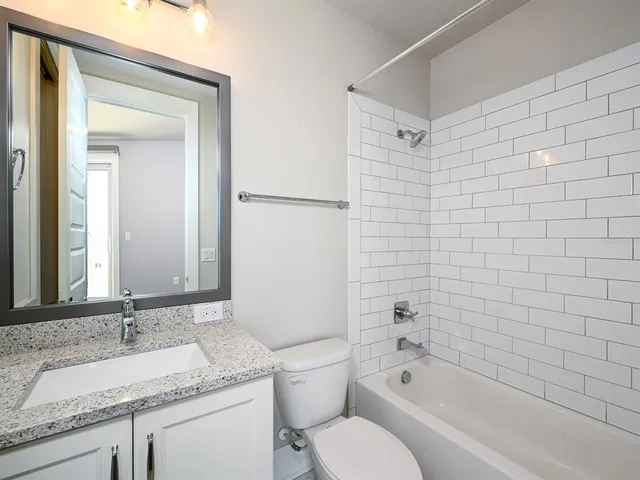 $865,000 | 516 Laurel Park Drive, Sarasota, FL 34236