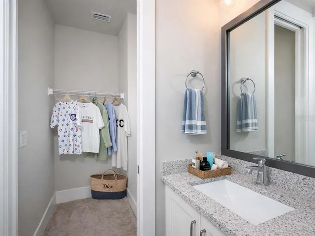 $865,000 | 516 Laurel Park Drive, Sarasota, FL 34236