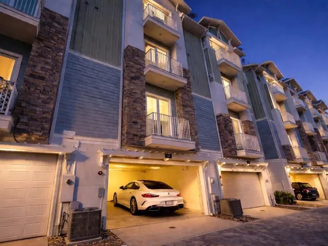 $865,000 | 516 Laurel Park Drive, Sarasota, FL 34236