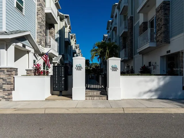 $865,000 | 516 Laurel Park Drive, Sarasota, FL 34236