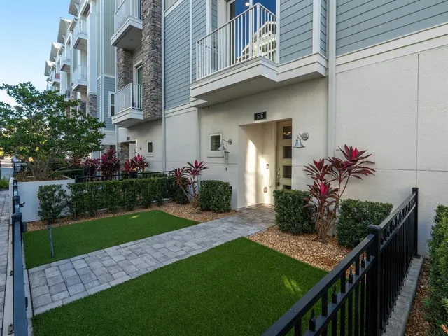 $865,000 | 516 Laurel Park Drive, Sarasota, FL 34236