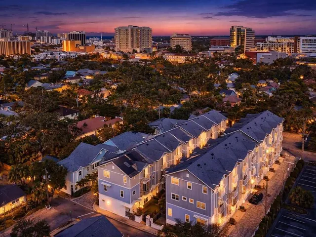 $865,000 | 516 Laurel Park Drive, Sarasota, FL 34236