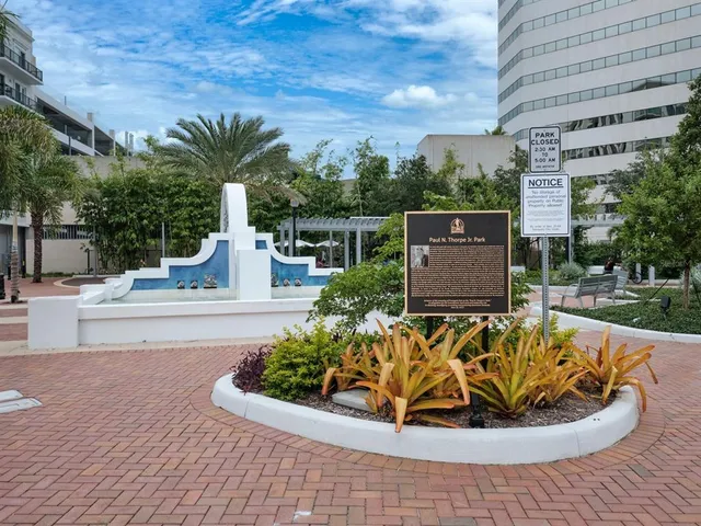 $865,000 | 516 Laurel Park Drive, Sarasota, FL 34236