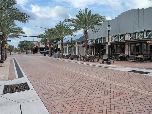 $865,000 | 516 Laurel Park Drive, Sarasota, FL 34236