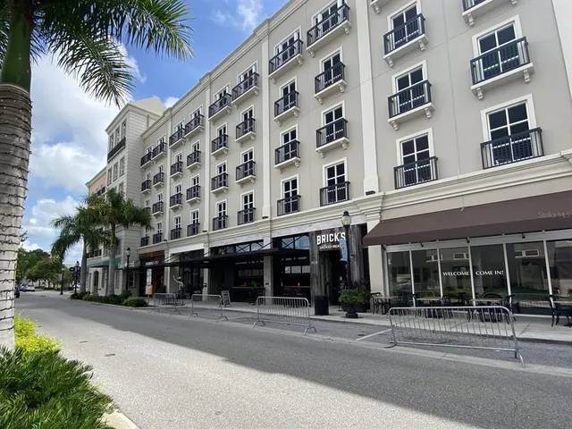 $865,000 | 516 Laurel Park Drive, Sarasota, FL 34236