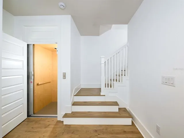 $865,000 | 516 Laurel Park Drive, Sarasota, FL 34236