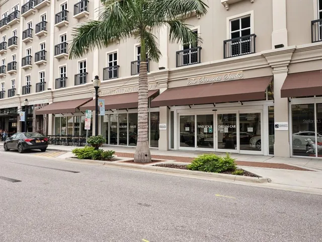 $865,000 | 516 Laurel Park Drive, Sarasota, FL 34236