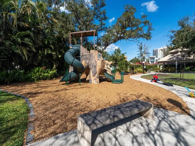 $865,000 | 516 Laurel Park Drive, Sarasota, FL 34236