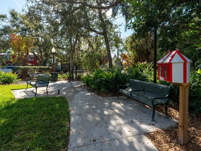 $865,000 | 516 Laurel Park Drive, Sarasota, FL 34236