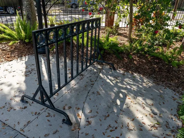 $865,000 | 516 Laurel Park Drive, Sarasota, FL 34236