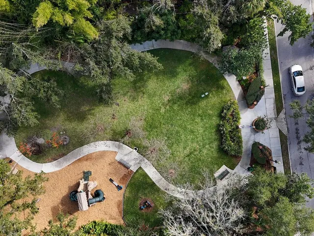 $865,000 | 516 Laurel Park Drive, Sarasota, FL 34236