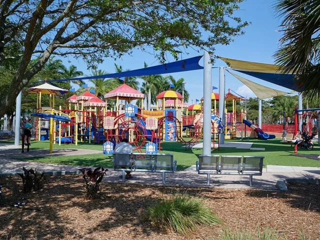 $865,000 | 516 Laurel Park Drive, Sarasota, FL 34236