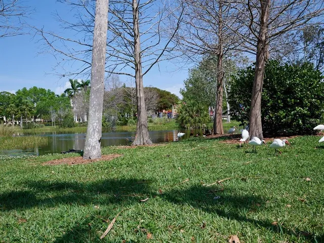 $865,000 | 516 Laurel Park Drive, Sarasota, FL 34236