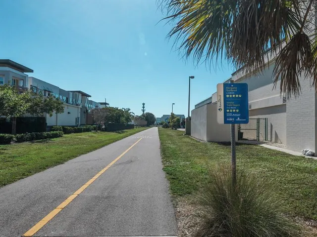 $865,000 | 516 Laurel Park Drive, Sarasota, FL 34236