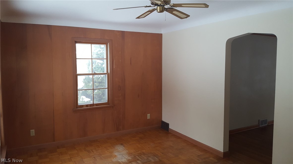 1218 Argonne Road Cleveland, OH 44121 - Photo 16 of 35
