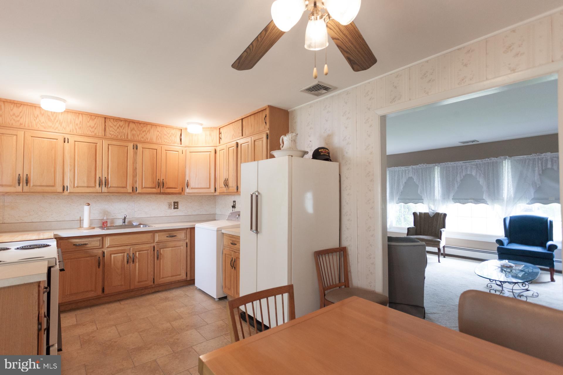 49 Harrow Road Levittown, PA 19056 - Photo 4 of 22 Gallery Image 4