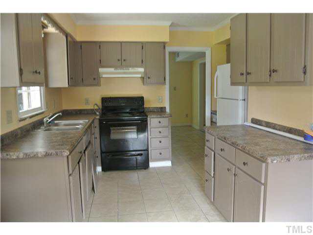 3908 Summer Place Raleigh, NC 27604 - Photo 3 of 15 a kitchen with granite countertop a sink and cabinets
