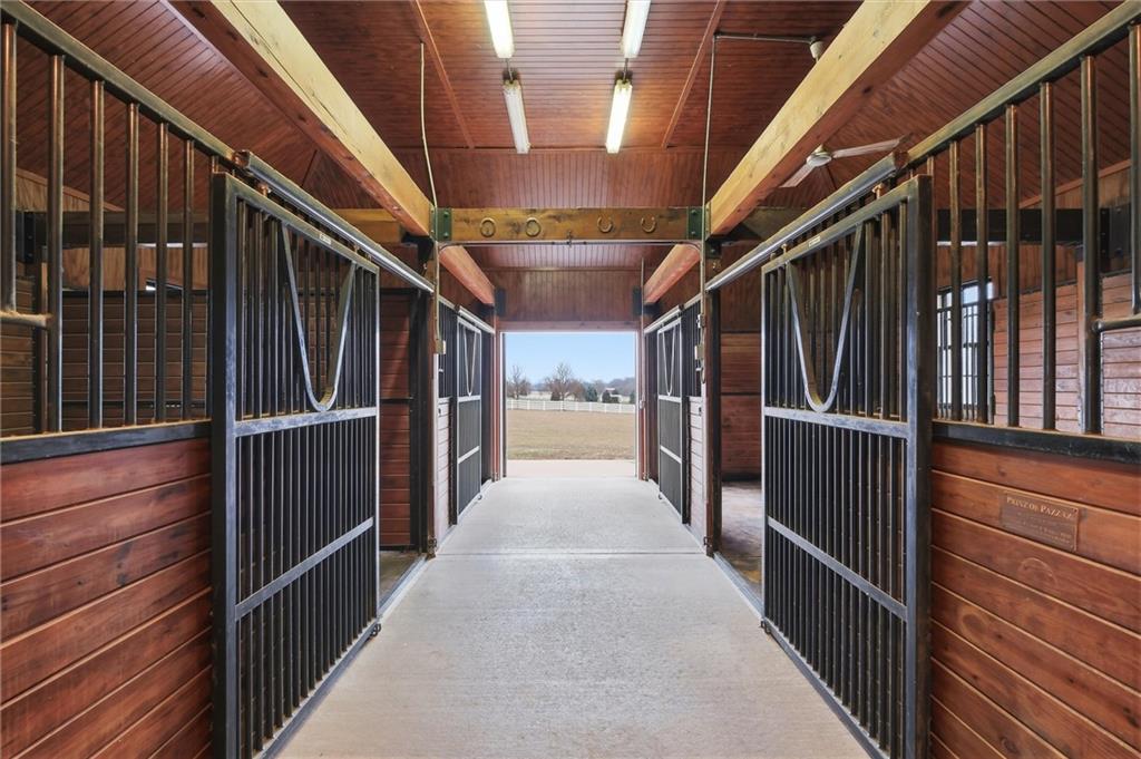 17960 South Bond Street Overland Park, KS 66013 - Photo 45 of 61