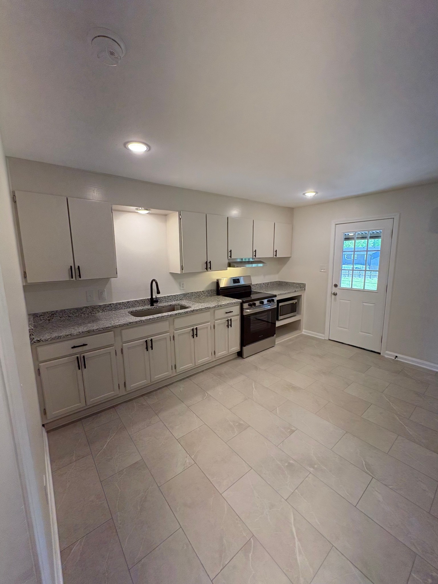 606 Dover Road, Unit 3 Clarksville, TN 37042 - Photo 4 of 11