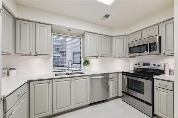 $249,000 | 5220 Weslayan Street, Unit 109, Houston, TX 77005