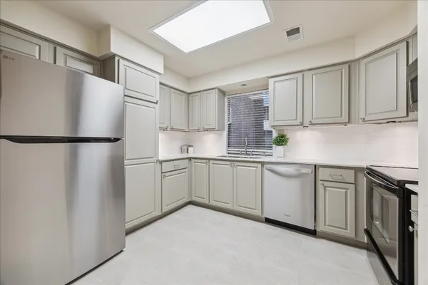 $249,000 | 5220 Weslayan Street, Unit 109, Houston, TX 77005