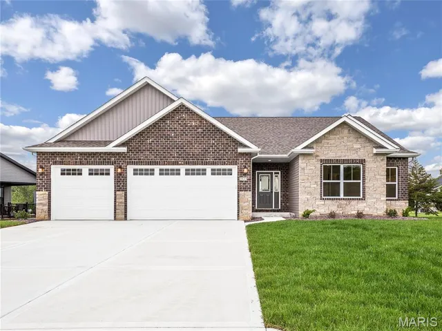$479,900 | 2923 Kehrswood Court, Maryville, IL 62062