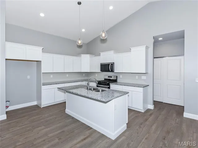 $479,900 | 2923 Kehrswood Court, Maryville, IL 62062