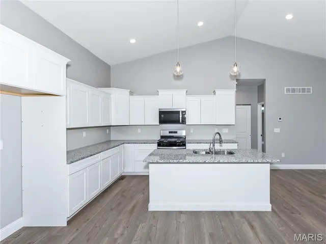 $479,900 | 2923 Kehrswood Court, Maryville, IL 62062