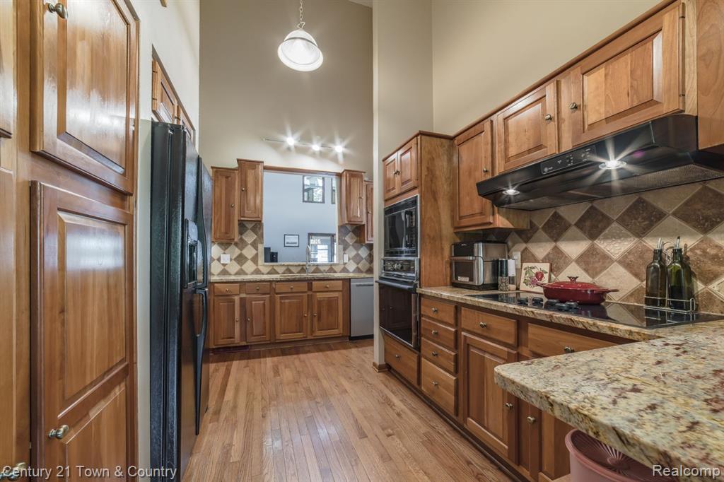 8763 Ellis Road Clarkston, MI 48348 - Photo 13 of 52