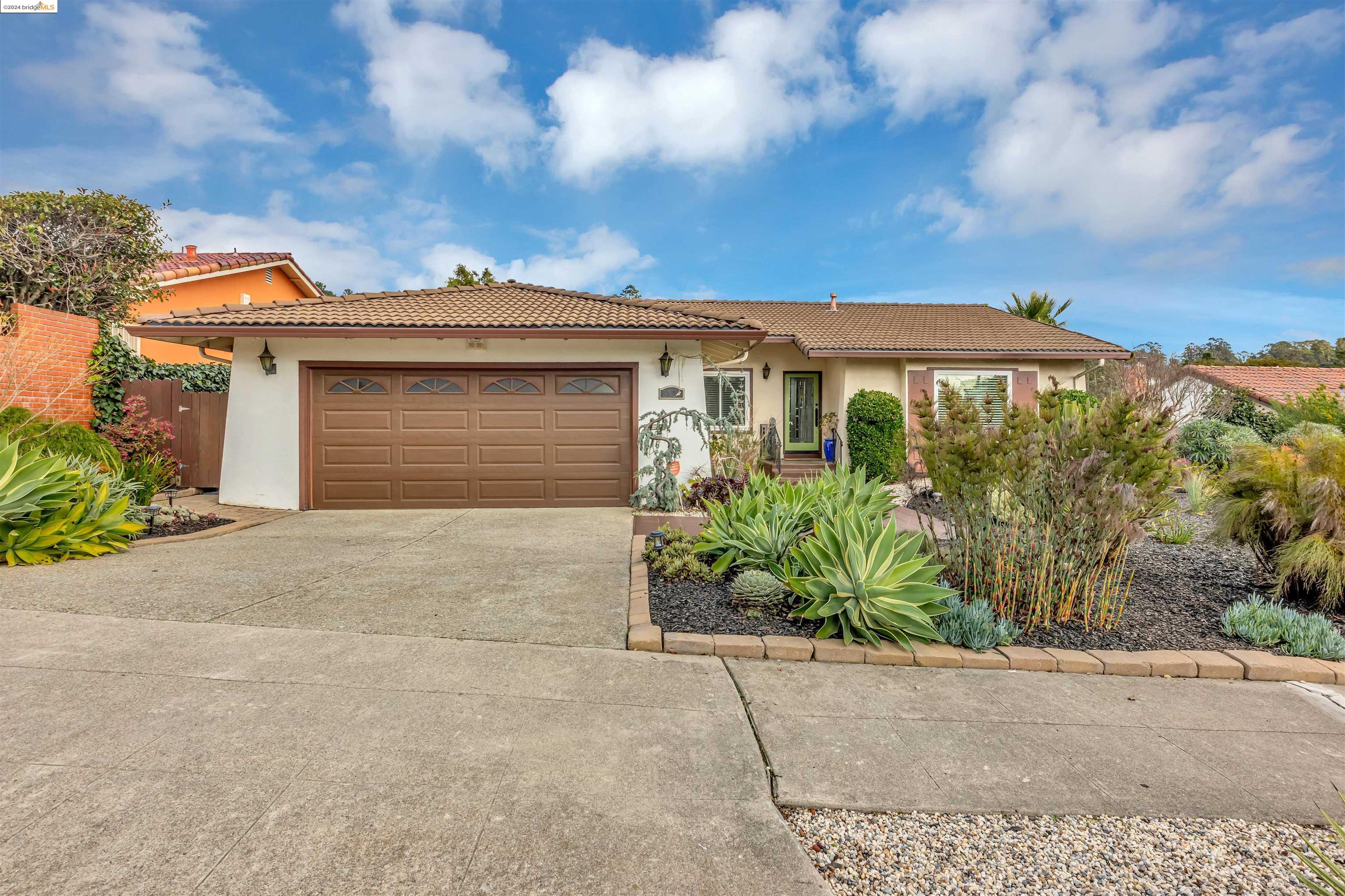 8120 Hansom Drive, Oakland, CA 94605 Compass