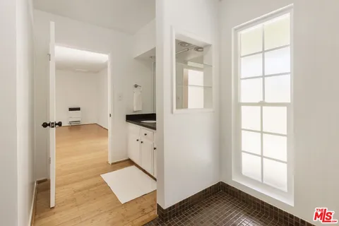 $1,399,000 | 1561 Carmona Avenue, Los Angeles, CA 90019