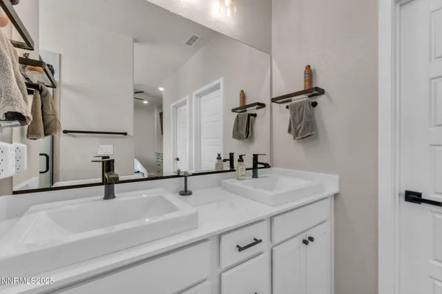 $3,200 | 150 Rissone Lane, Reno, NV 89503