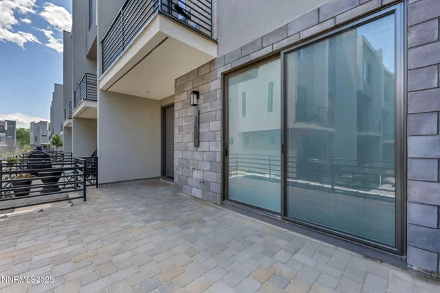 $3,200 | 150 Rissone Lane, Reno, NV 89503