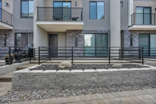 $3,200 | 150 Rissone Lane, Reno, NV 89503