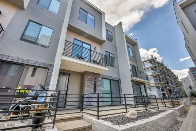 $3,200 | 150 Rissone Lane, Reno, NV 89503