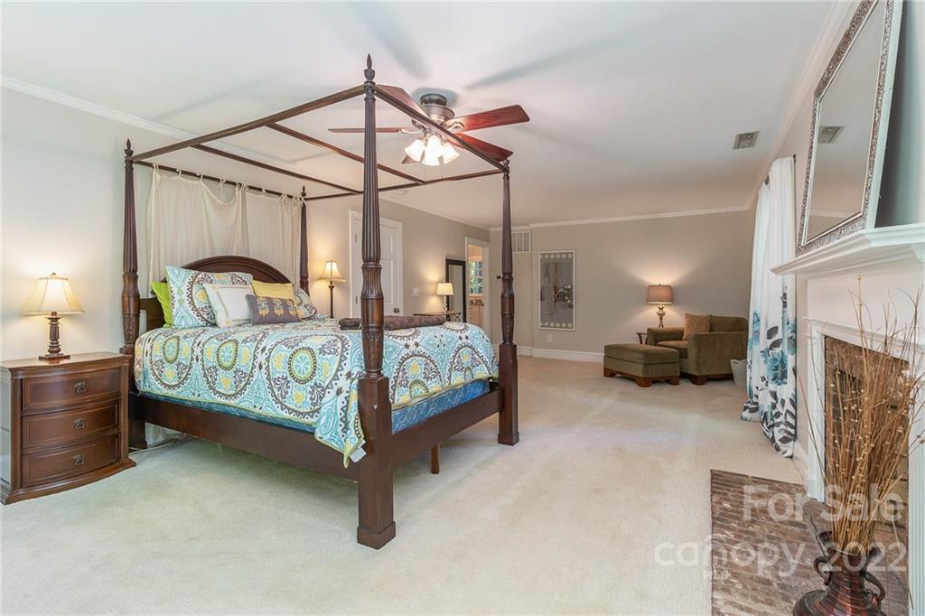 2729 Foxfire Road Charlotte, NC 28270 - Photo 11 of 39 Gallery Image 11