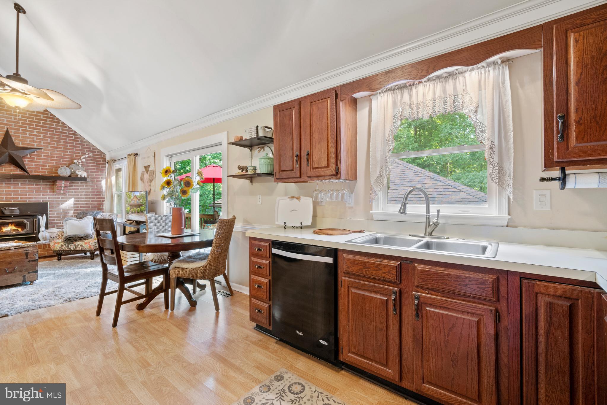 103 Gold Valley Road Locust Grove, VA 22508 - Photo 7 of 32 Breakfast Area off Kitchen!!!