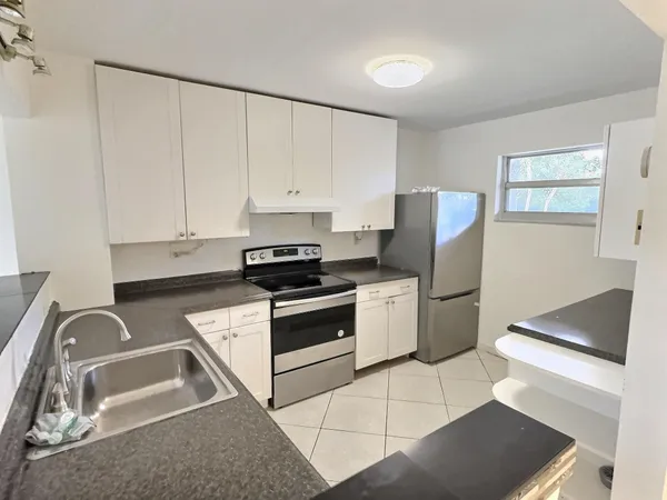 $1,700 | 1100 Northwest 87th Avenue, Unit 208, Coral Springs, FL 33071