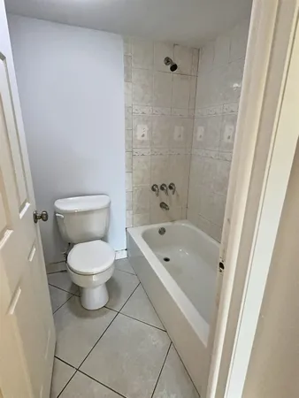 $1,700 | 1100 Northwest 87th Avenue, Unit 208, Coral Springs, FL 33071