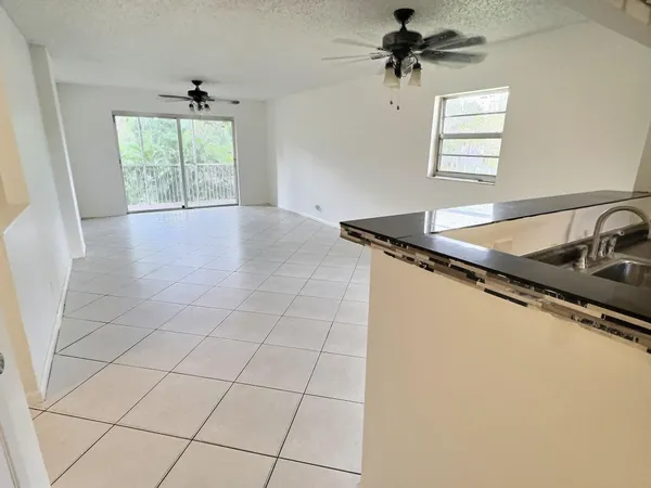 $1,700 | 1100 Northwest 87th Avenue, Unit 208, Coral Springs, FL 33071