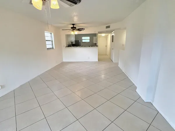 $1,700 | 1100 Northwest 87th Avenue, Unit 208, Coral Springs, FL 33071