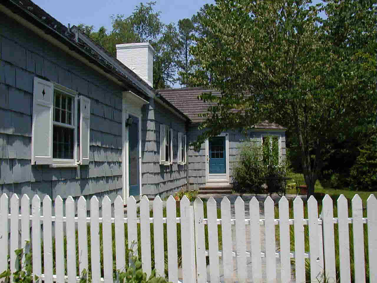33 Old Farm Road Charlottesville, VA 22903 - Photo 3 of 4 a view of small house with wooden fence