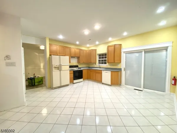 $3,250 | 373 Stonehenge Drive, Phillipsburg, NJ 08865