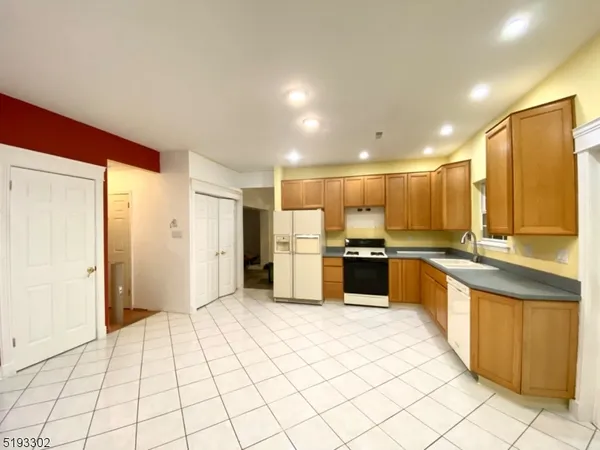 $3,250 | 373 Stonehenge Drive, Phillipsburg, NJ 08865