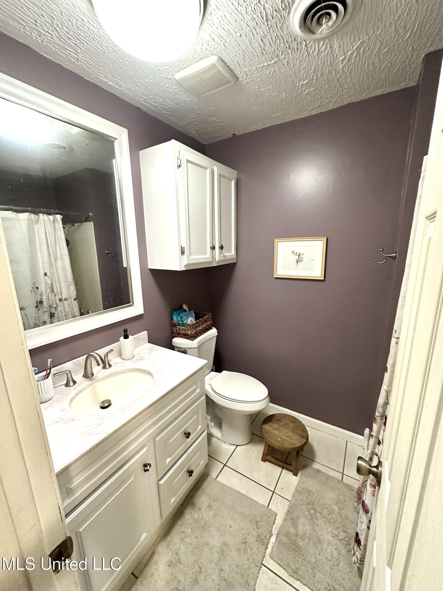 2175 Warren Road Southeast Brookhaven, MS 39601 - Photo 5 of 23 hall bath