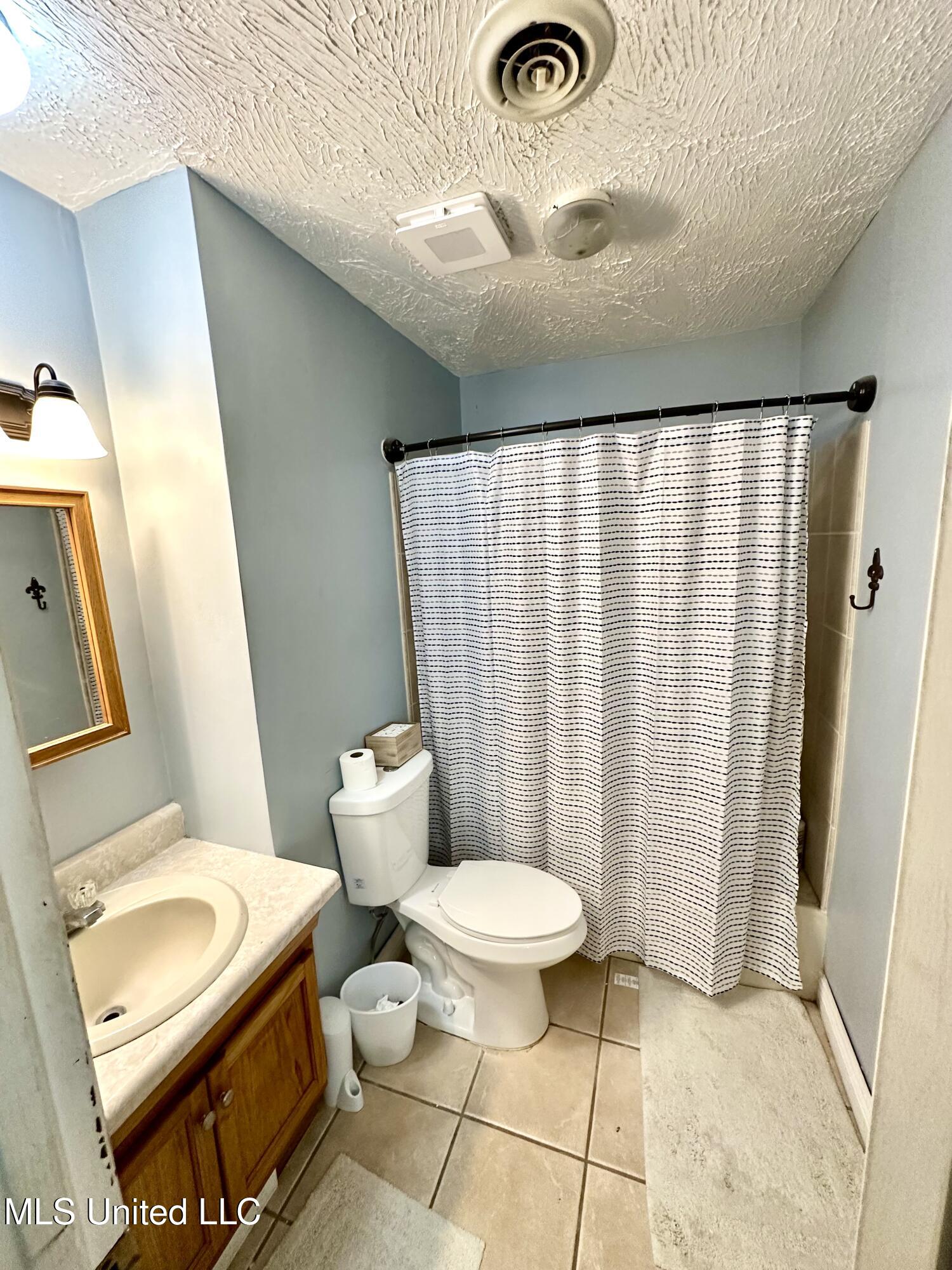 2175 Warren Road Southeast Brookhaven, MS 39601 - Photo 6 of 23 primary bath