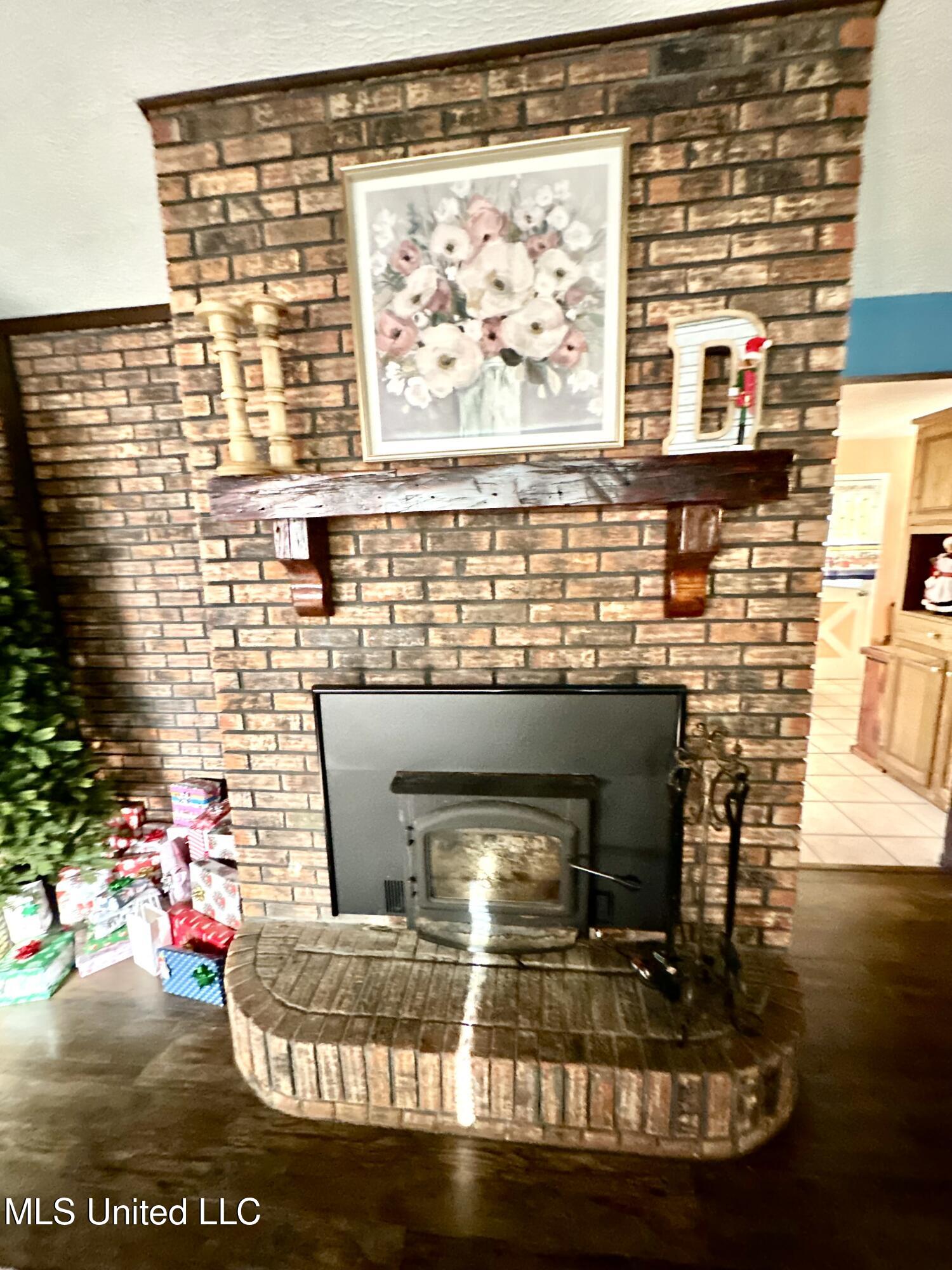 2175 Warren Road Southeast Brookhaven, MS 39601 - Photo 10 of 23 fireplace