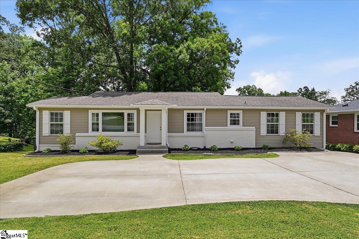 902 East Lee Road Taylors, SC 29687 - Photo 3 of 45 Gallery Image 3